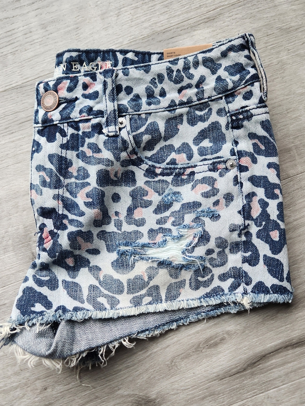 American Eagle Shortie  distressed Denim Blue Cheetah Womens 6 NWT Low Rise - Picture 10 of 10